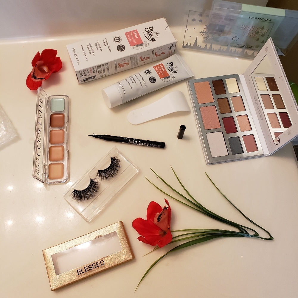 Makeup bundle - Picture 2 of 3